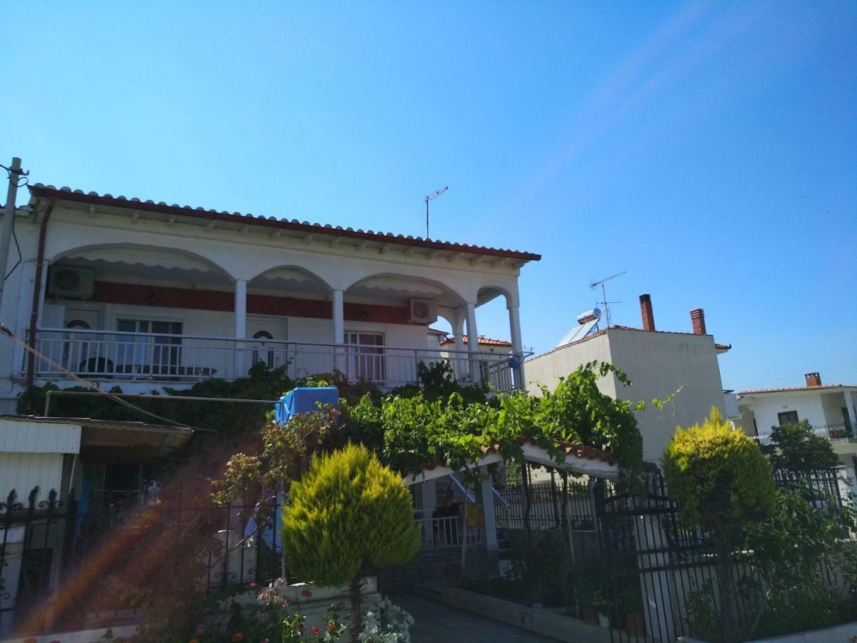Grigorios Apartments Nea Vrasna Luaran gambar