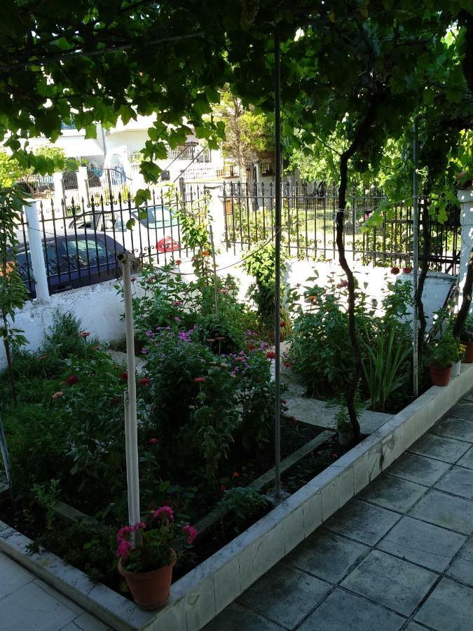 Grigorios Apartments Nea Vrasna Luaran gambar
