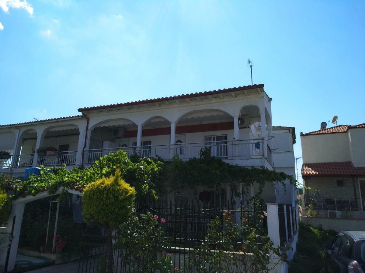 Grigorios Apartments Nea Vrasna Luaran gambar